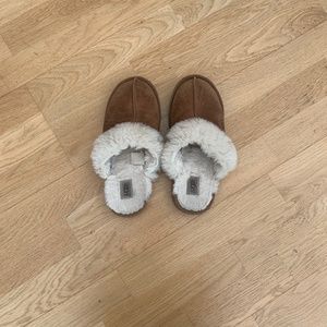 Ugg li slippers, Unisex size 5/6 US, Camel with white sherpa
